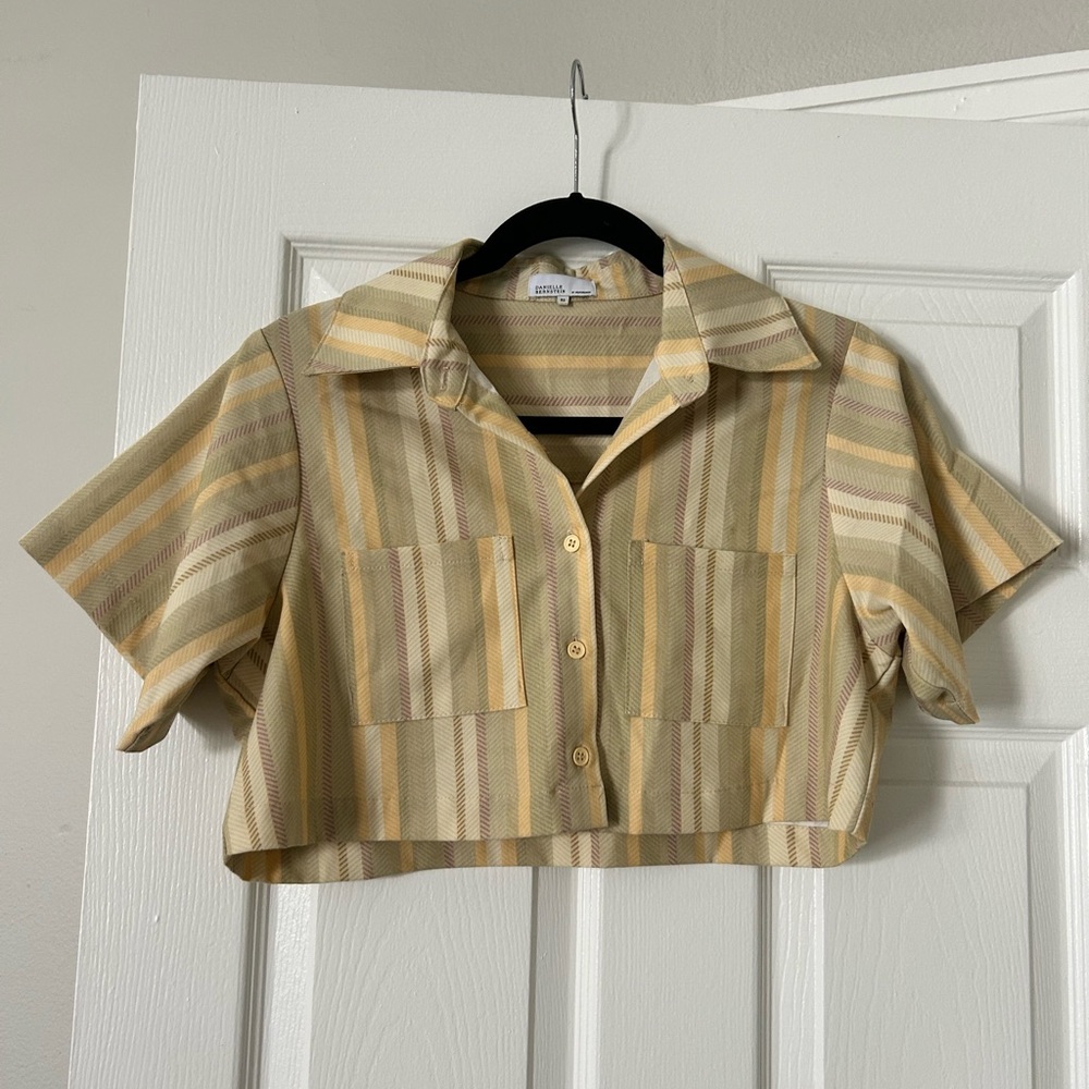 Danielle Bernstein cropped button down